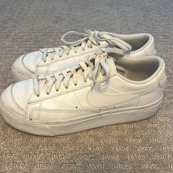 Nike sneakers - Picture 2 of 4